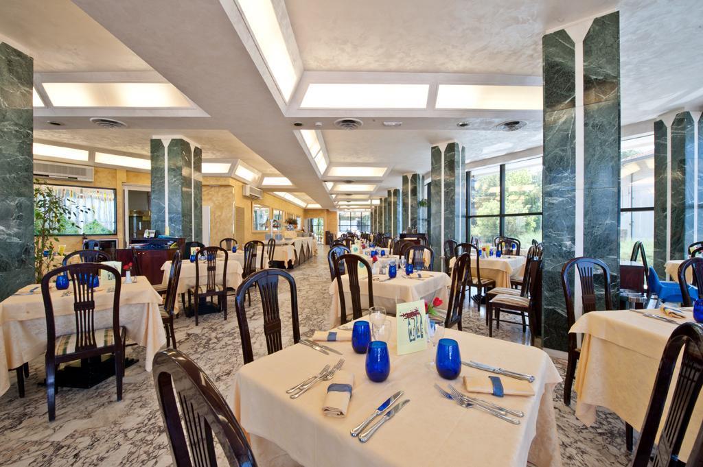 Hotel Diplomat Palace Rimini Esterno foto