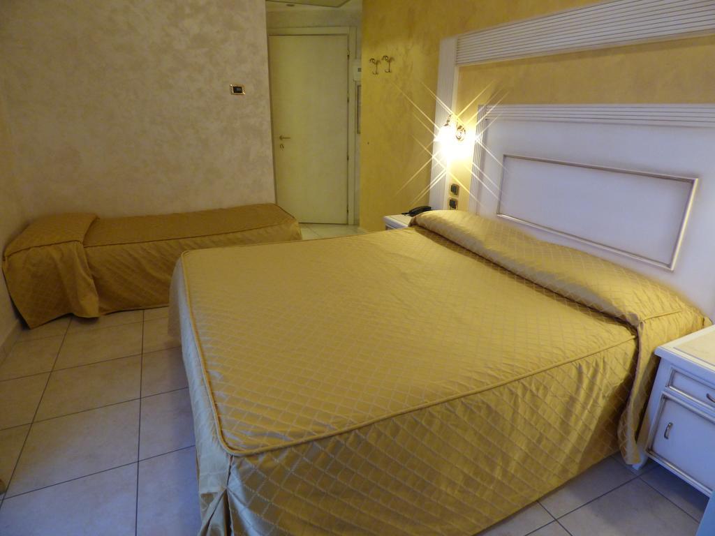 Hotel Diplomat Palace Rimini Esterno foto