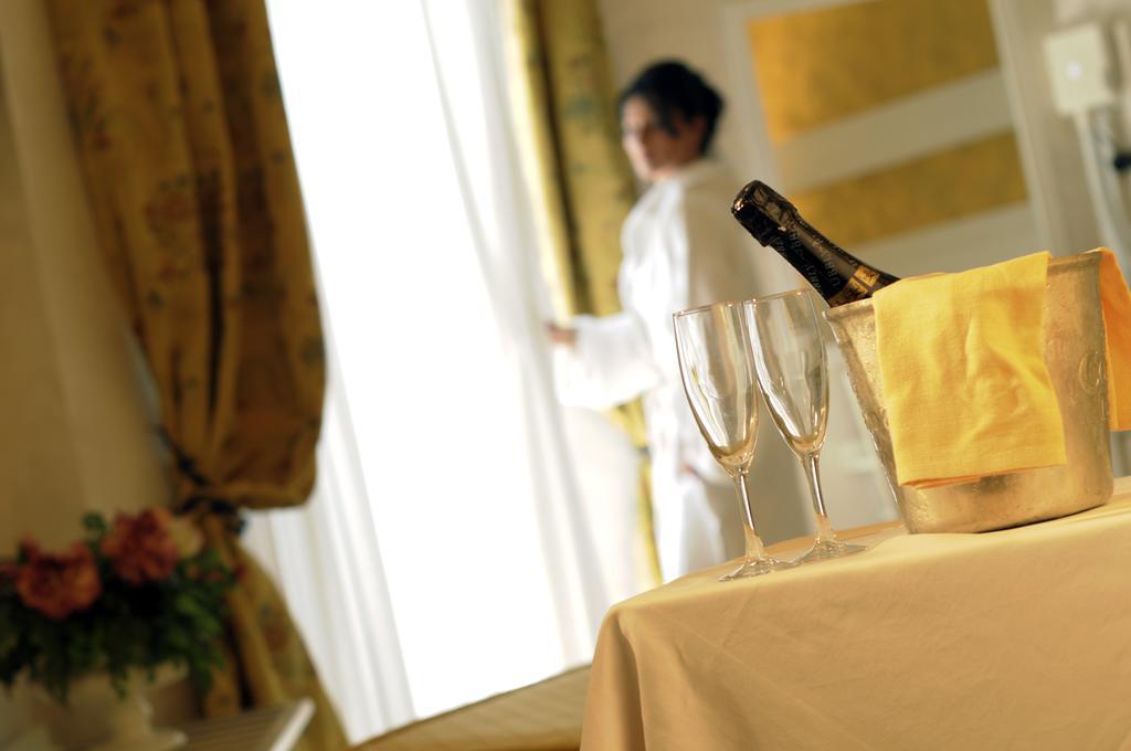 Hotel Diplomat Palace Rimini Esterno foto