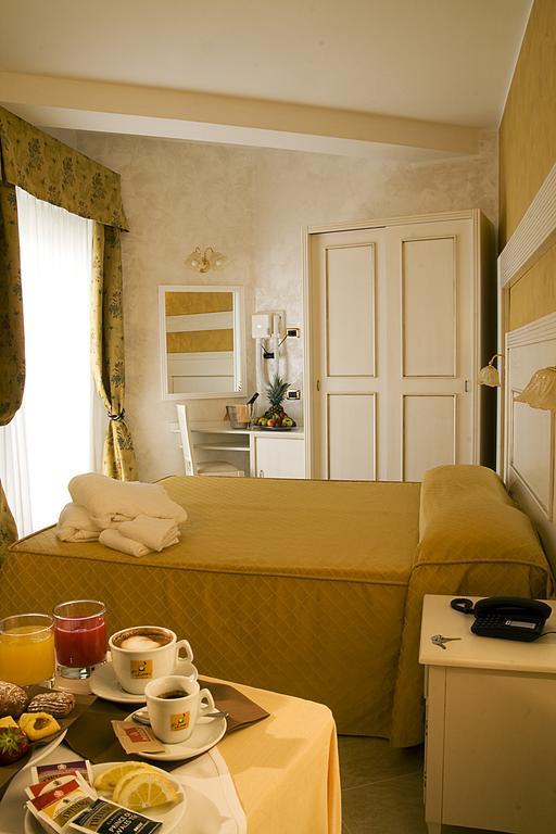 Hotel Diplomat Palace Rimini Esterno foto