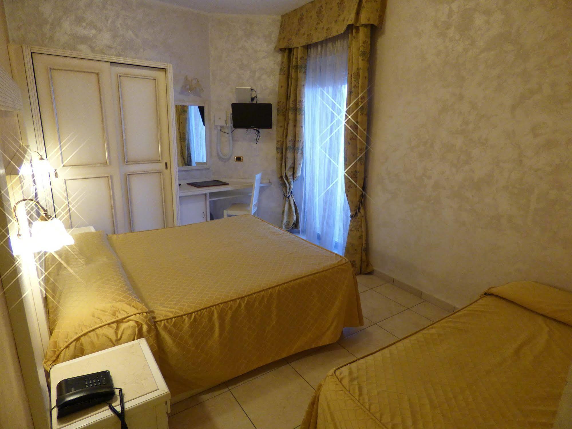 Hotel Diplomat Palace Rimini Esterno foto