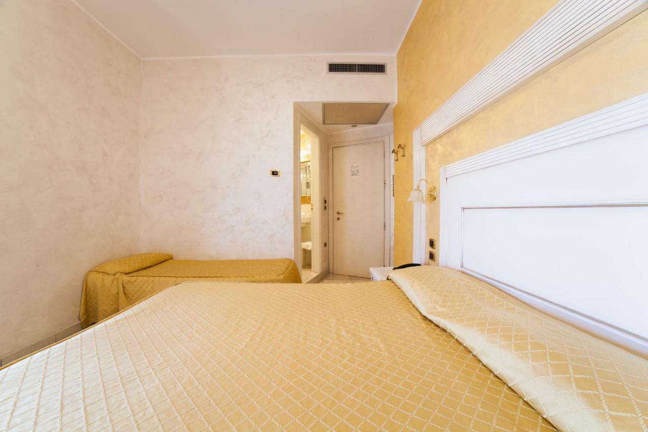 Hotel Diplomat Palace Rimini Esterno foto