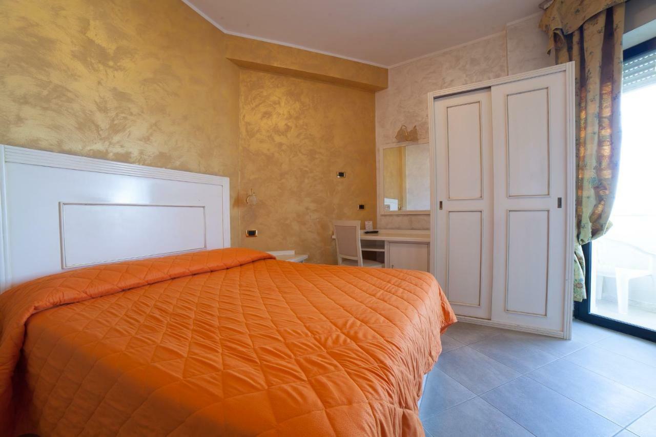 Hotel Diplomat Palace Rimini Esterno foto