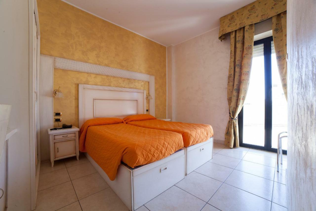 Hotel Diplomat Palace Rimini Esterno foto