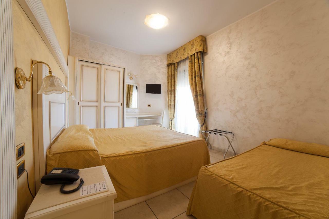 Hotel Diplomat Palace Rimini Esterno foto