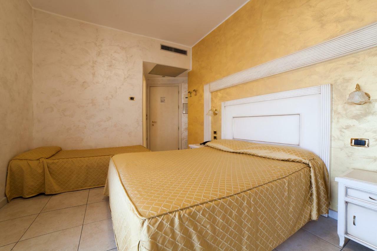 Hotel Diplomat Palace Rimini Esterno foto