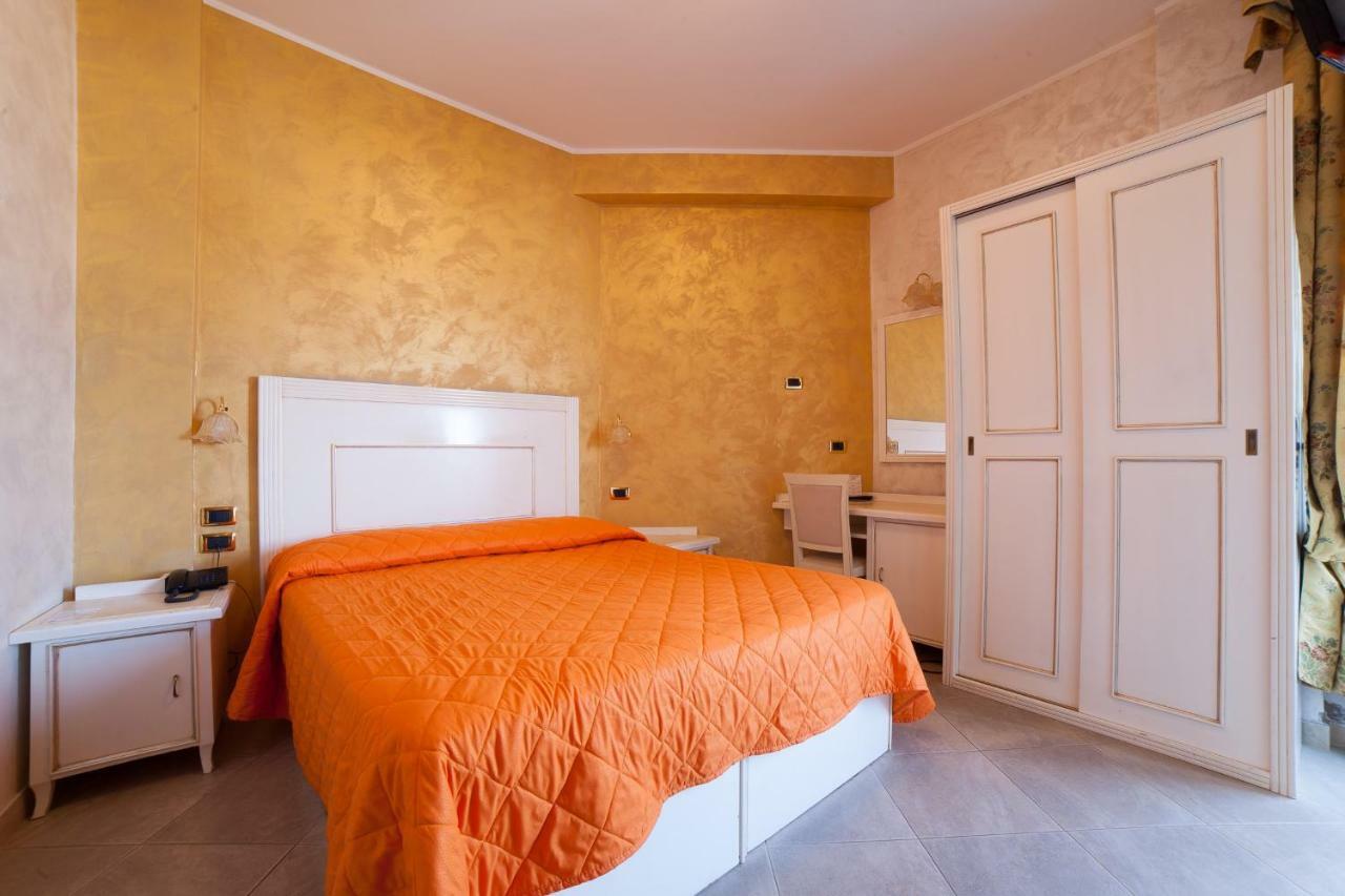 Hotel Diplomat Palace Rimini Esterno foto