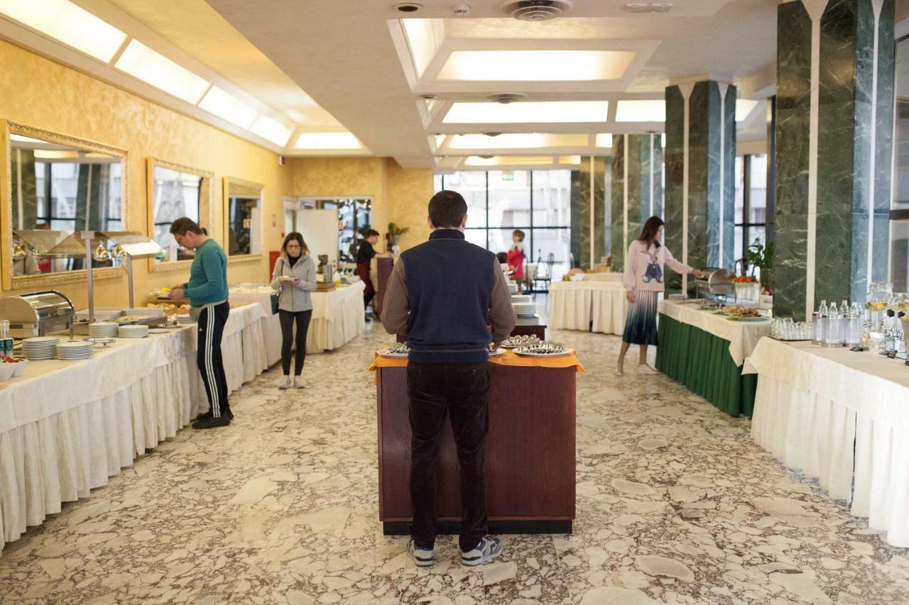 Hotel Diplomat Palace Rimini Esterno foto