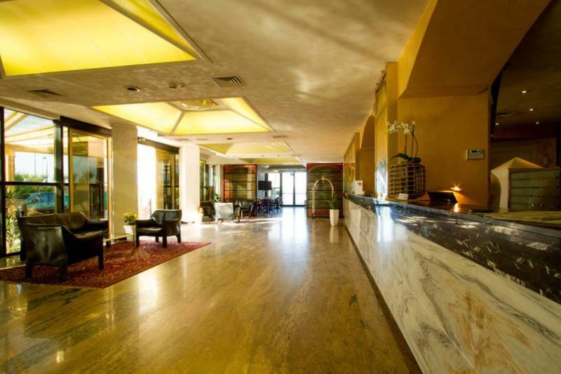 Hotel Diplomat Palace Rimini Esterno foto