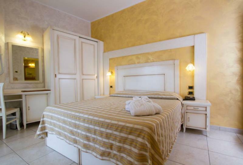 Hotel Diplomat Palace Rimini Esterno foto